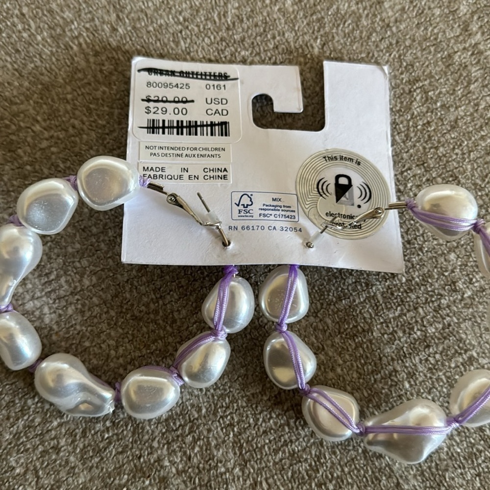 URBAN OUTFITTERS KEELY STATEMENT PEARL HOOP EARRING WHITE PURPLE HOOPS BIG - Picture 3 of 3